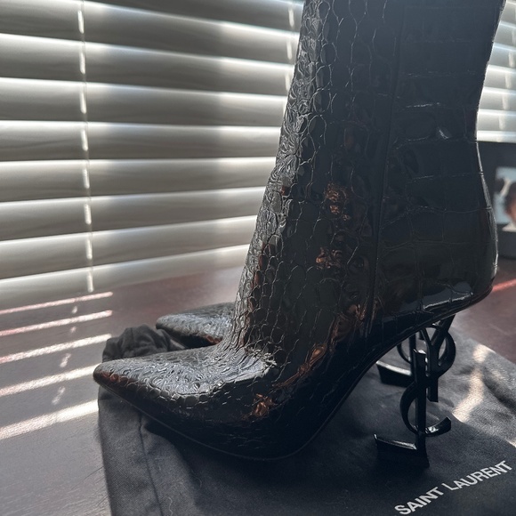 Yves Saint Laurent Shoes - YSL